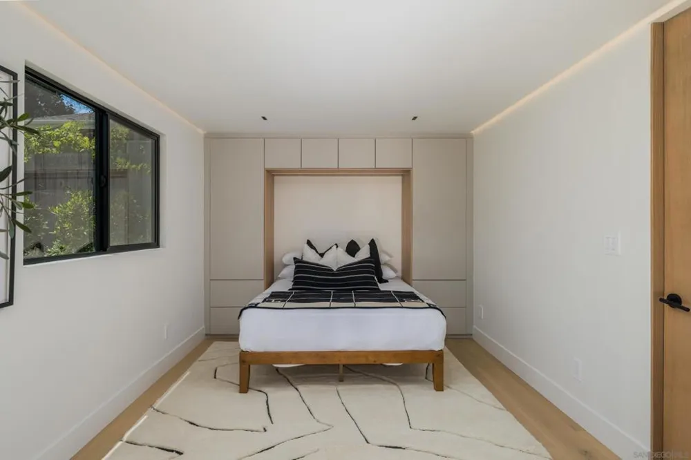 5826 Soledad Mountain Rd La Jolla, CA 92037