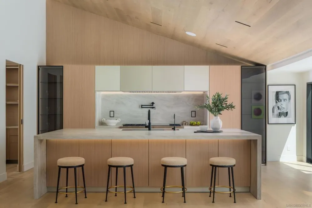 5826 Soledad Mountain Rd La Jolla, CA 92037