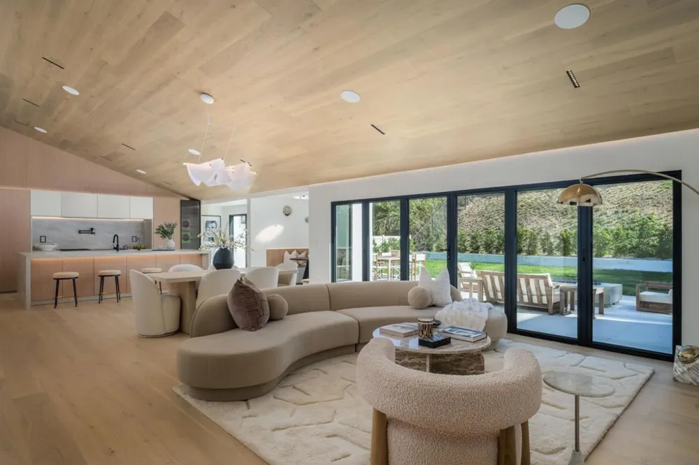 5826 Soledad Mountain Rd La Jolla, CA 92037