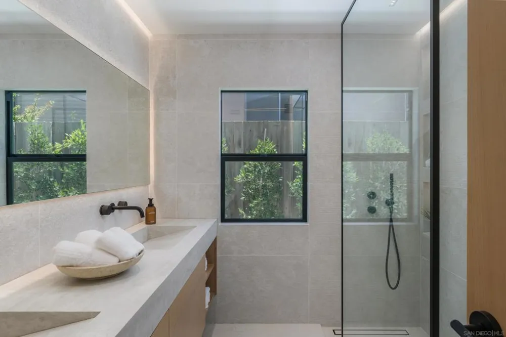 5826 Soledad Mountain Rd La Jolla, CA 92037