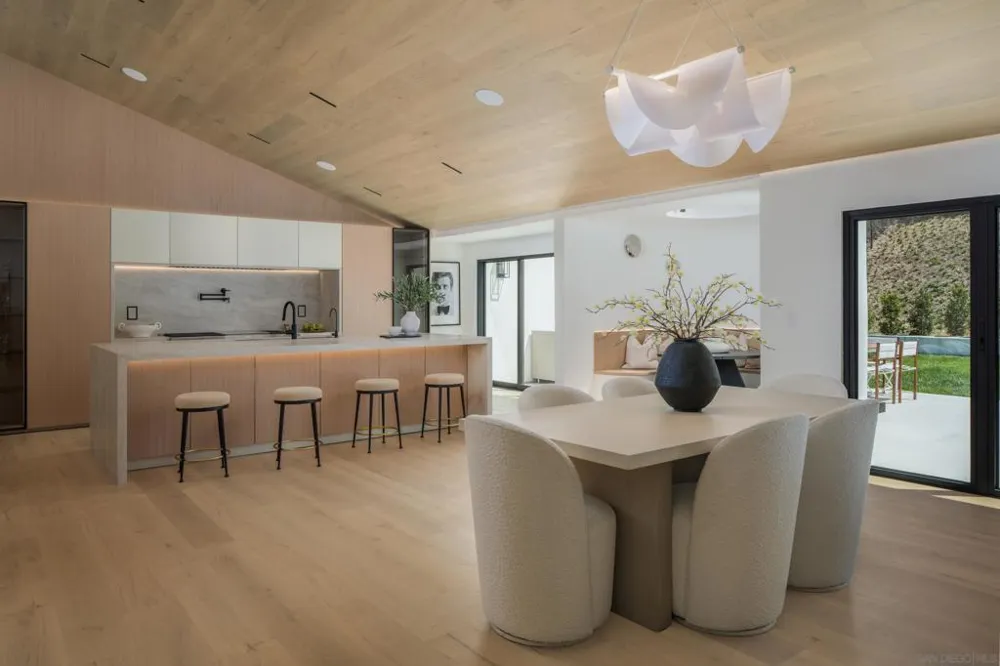 5826 Soledad Mountain Rd La Jolla, CA 92037