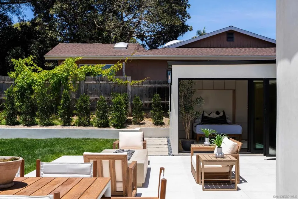5826 Soledad Mountain Rd La Jolla, CA 92037