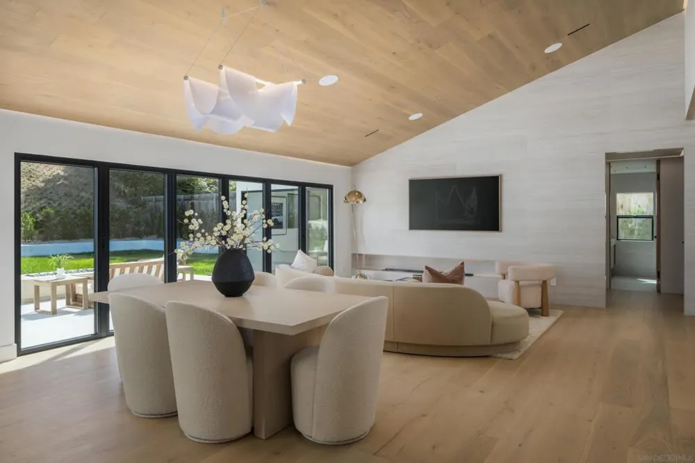 5826 Soledad Mountain Rd La Jolla, CA 92037