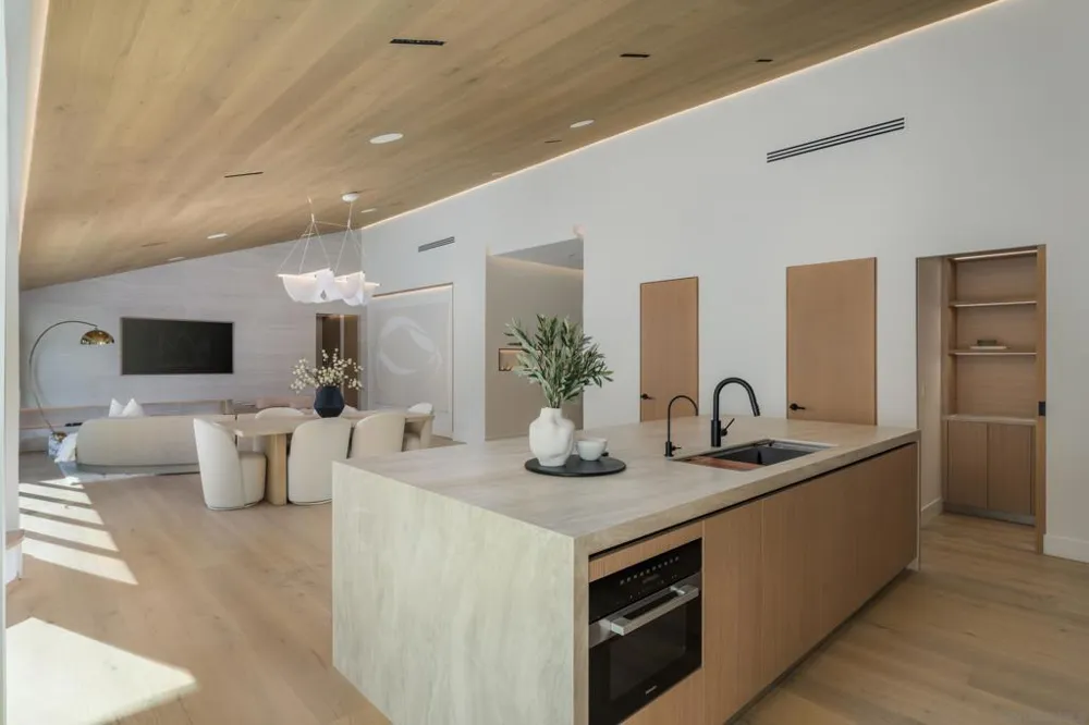 5826 Soledad Mountain Rd La Jolla, CA 92037