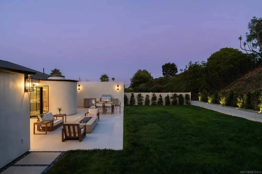 5826 Soledad Mountain Rd La Jolla, CA 92037