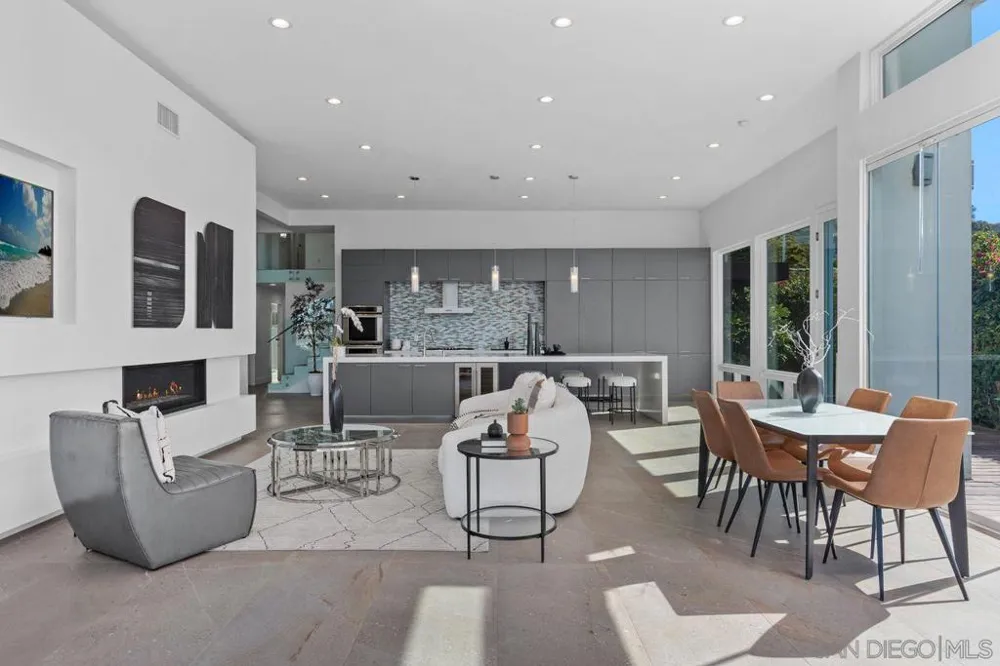 7546 Caminito Avola La Jolla, CA 92037