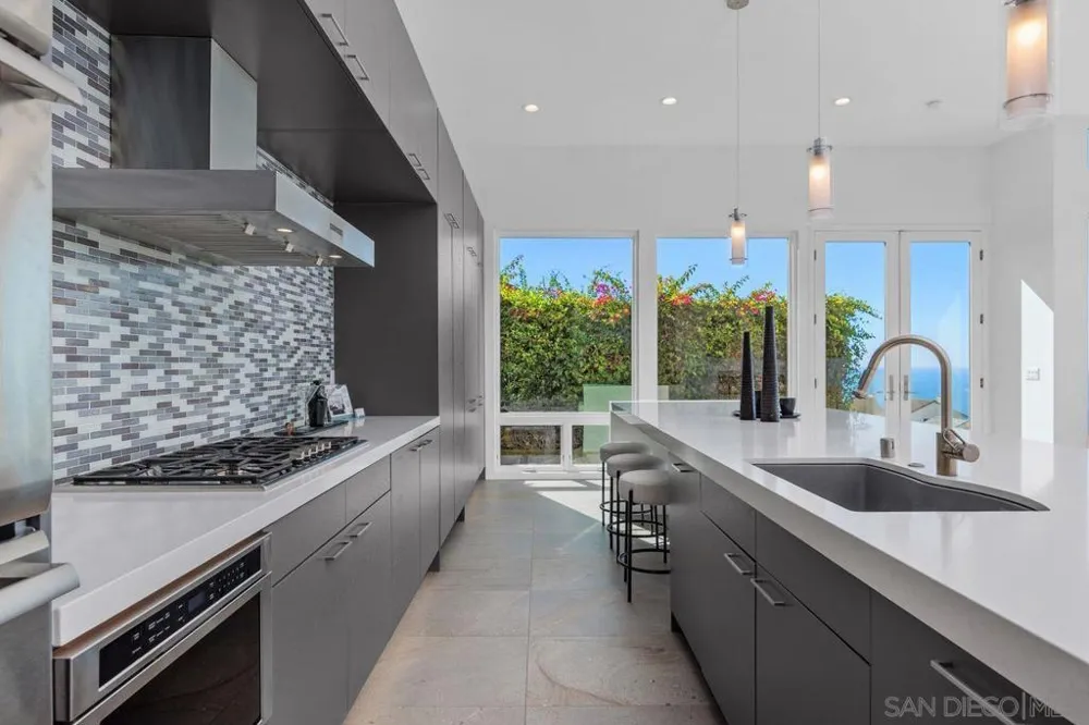 7546 Caminito Avola La Jolla, CA 92037
