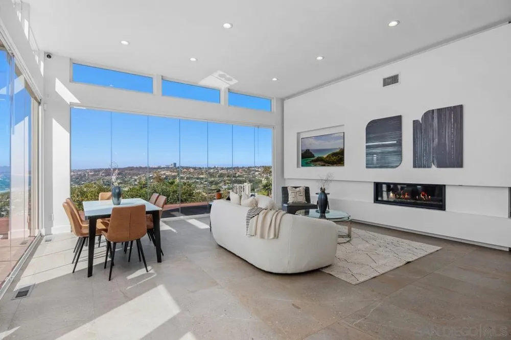 7546 Caminito Avola La Jolla, CA 92037