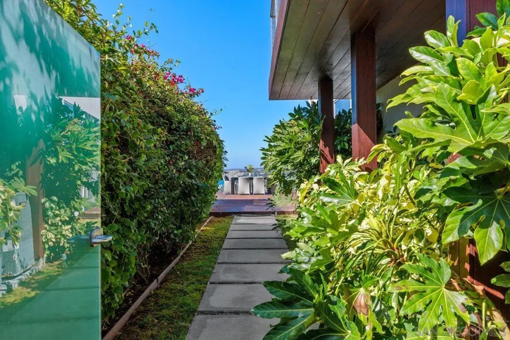 7546 Caminito Avola La Jolla, CA 92037
