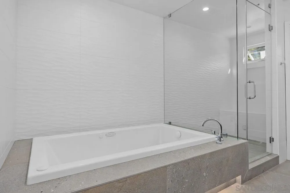 7546 Caminito Avola La Jolla, CA 92037