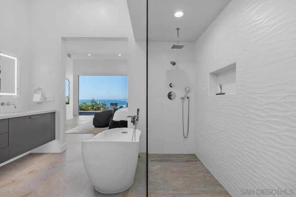 7546 Caminito Avola La Jolla, CA 92037