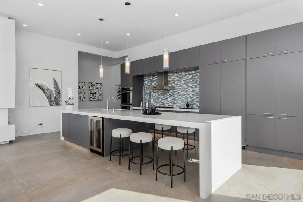 7546 Caminito Avola La Jolla, CA 92037