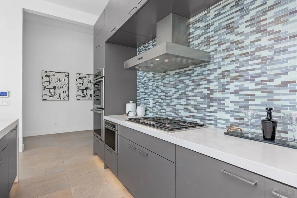 7546 Caminito Avola La Jolla, CA 92037