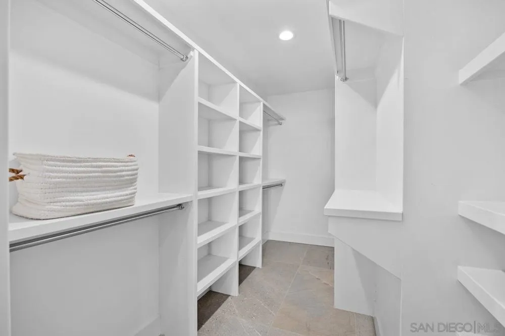 7546 Caminito Avola La Jolla, CA 92037