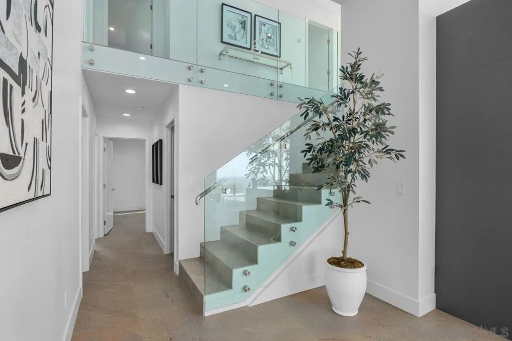 7546 Caminito Avola La Jolla, CA 92037