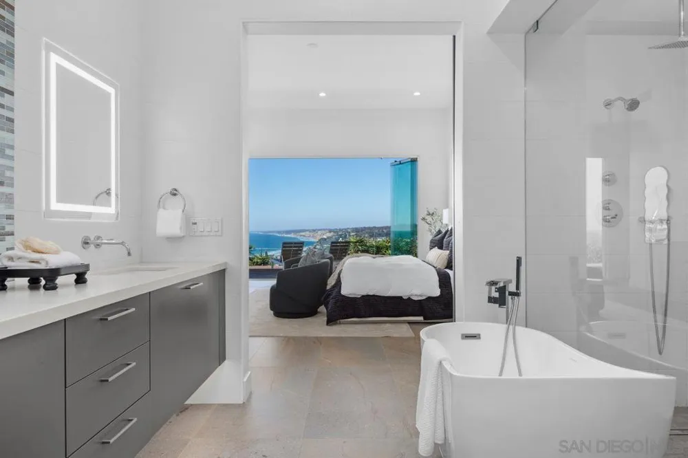 7546 Caminito Avola La Jolla, CA 92037