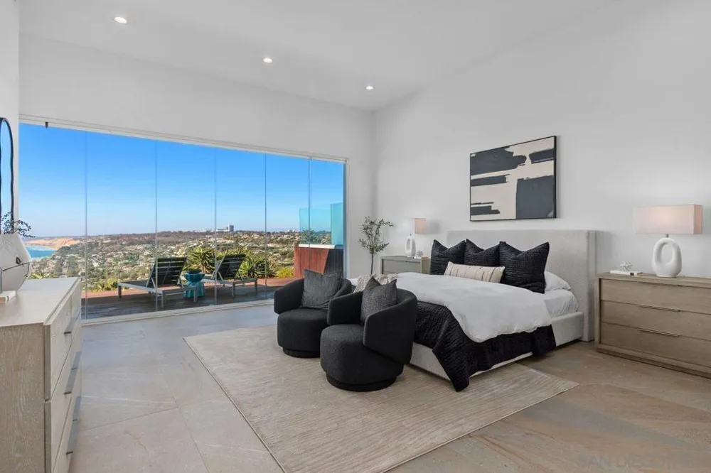 7546 Caminito Avola La Jolla, CA 92037