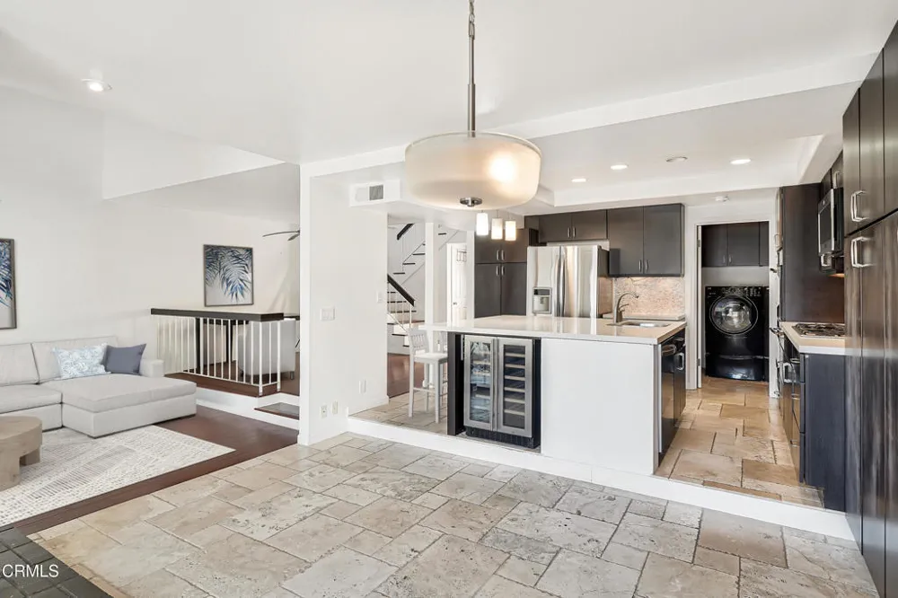 2010 Kingsbridge Way Oxnard, CA 93035
