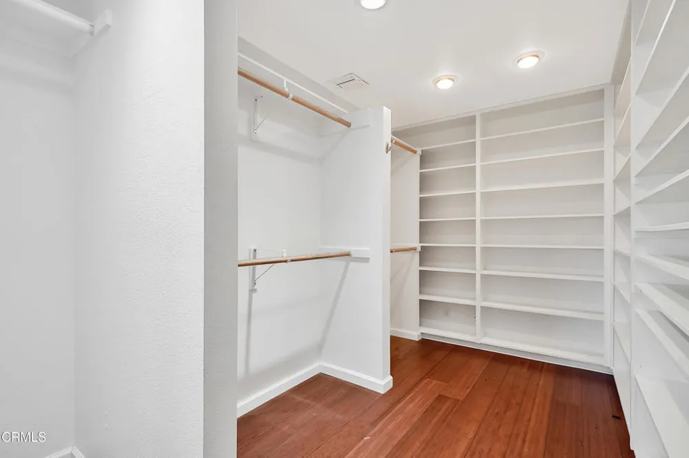2010 Kingsbridge Way Oxnard, CA 93035
