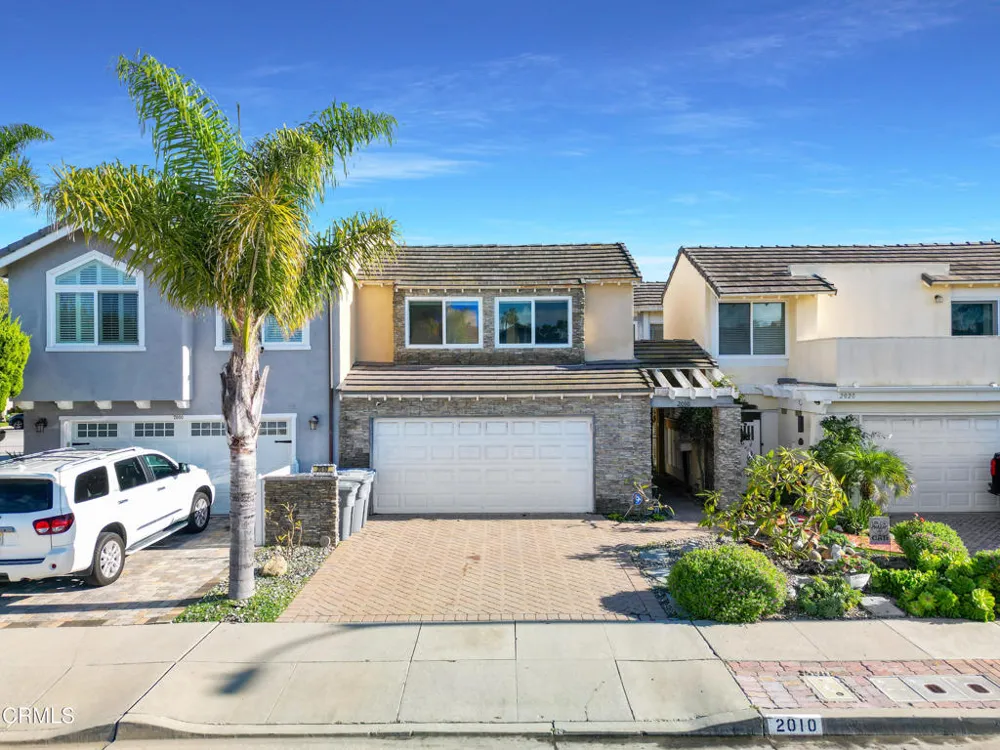 2010 Kingsbridge Way Oxnard, CA 93035