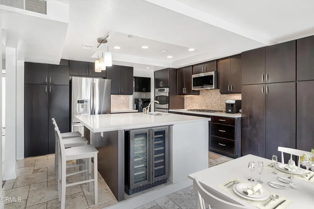 2010 Kingsbridge Way Oxnard, CA 93035