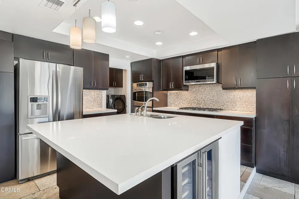 2010 Kingsbridge Way Oxnard, CA 93035