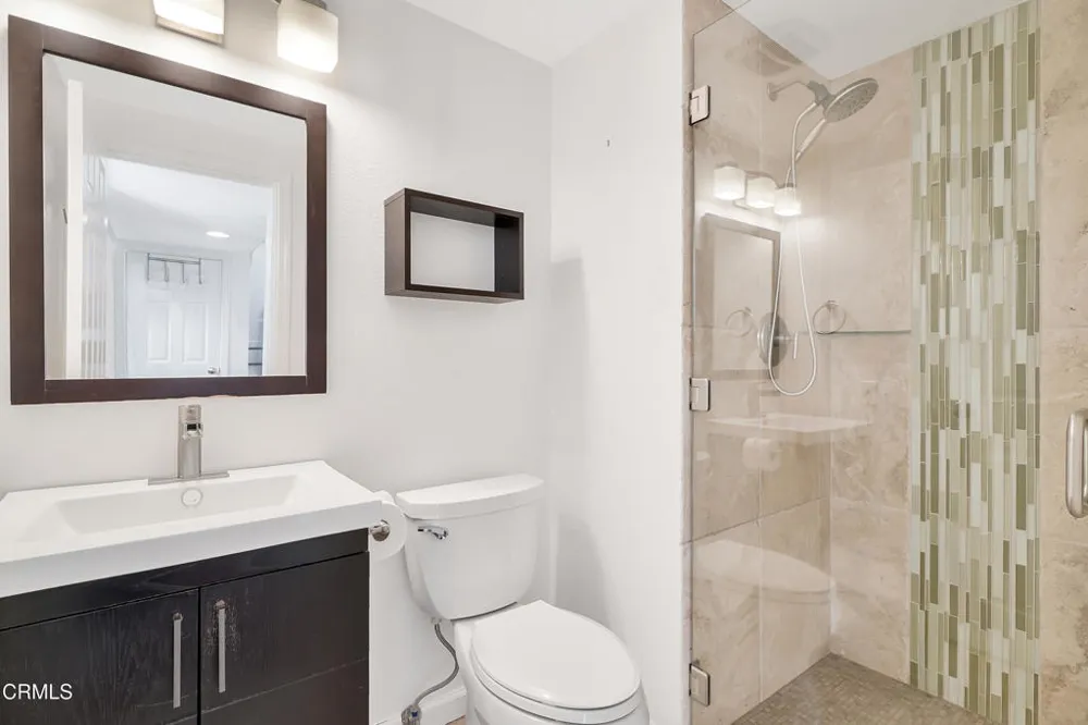 2010 Kingsbridge Way Oxnard, CA 93035