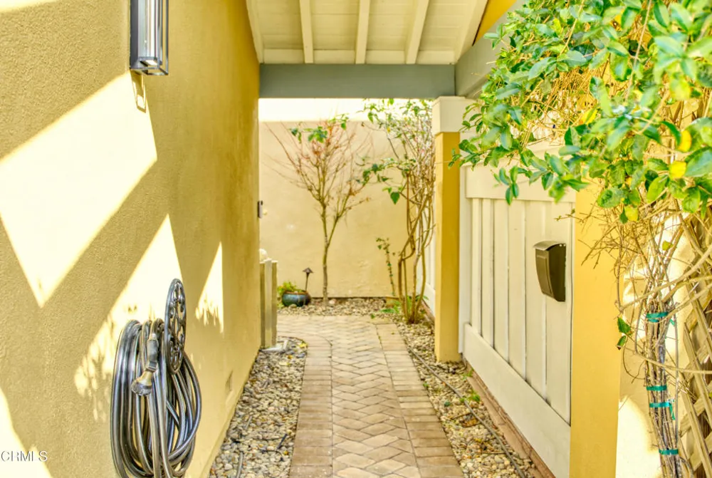 2010 Kingsbridge Way Oxnard, CA 93035