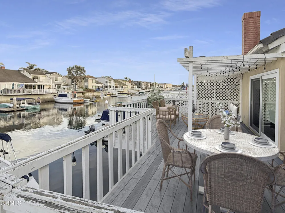 2010 Kingsbridge Way Oxnard, CA 93035