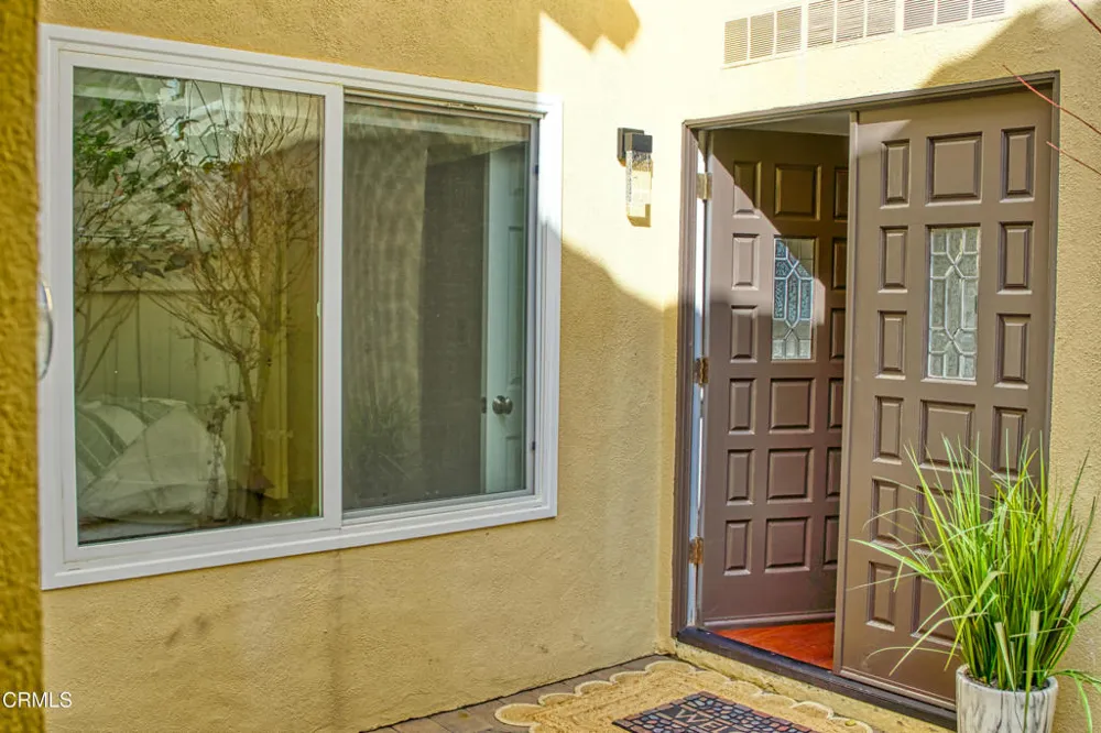 2010 Kingsbridge Way Oxnard, CA 93035
