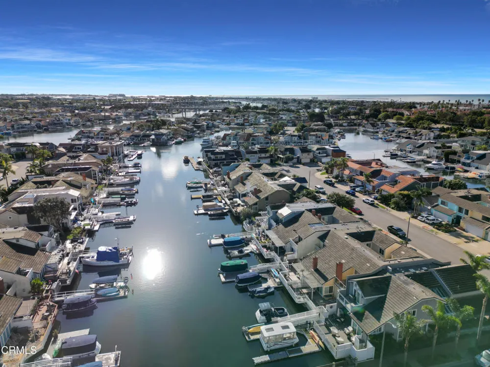 2010 Kingsbridge Way Oxnard, CA 93035