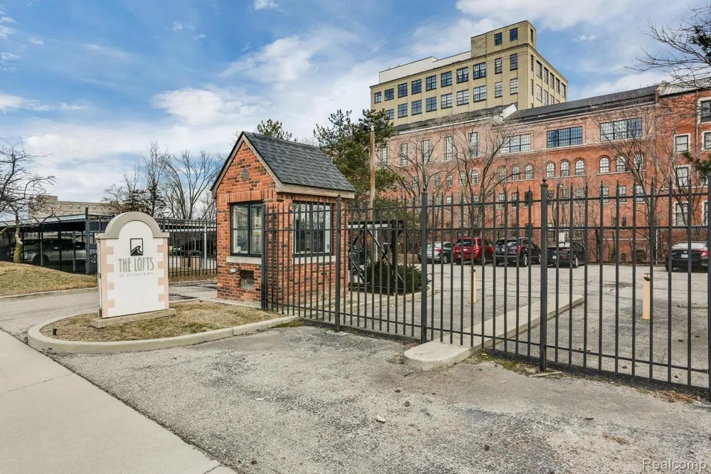 6533 E Jefferson Avenue #322 Detroit City, MI 48207