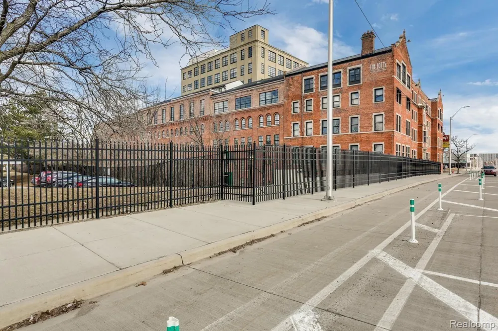 6533 E Jefferson Avenue #322 Detroit City, MI 48207