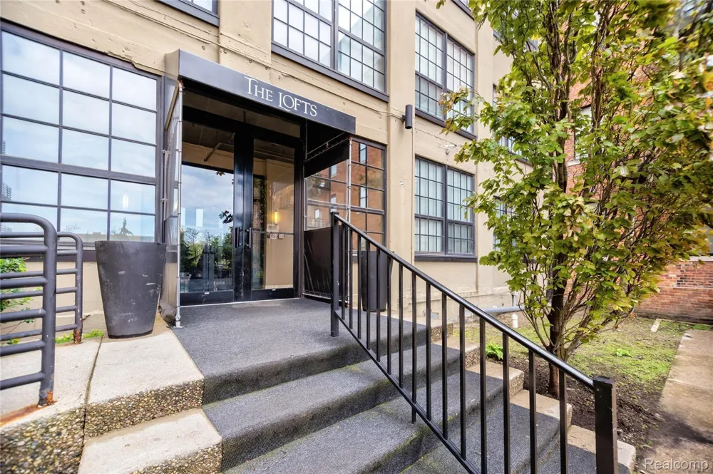 6533 E Jefferson Avenue #322 Detroit City, MI 48207