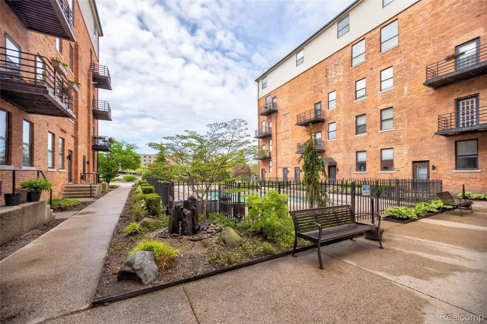 6533 E Jefferson Avenue #322 Detroit City, MI 48207
