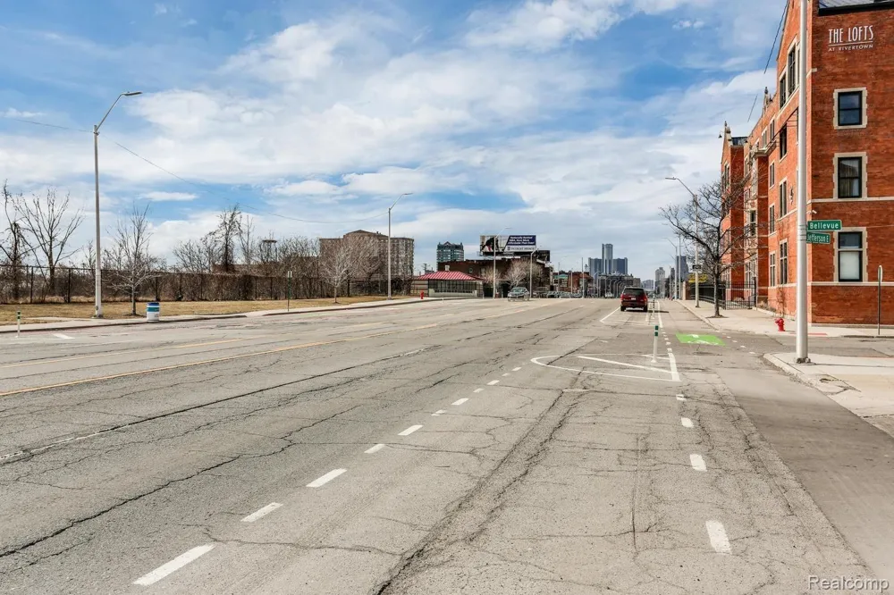 6533 E Jefferson Avenue #322 Detroit City, MI 48207