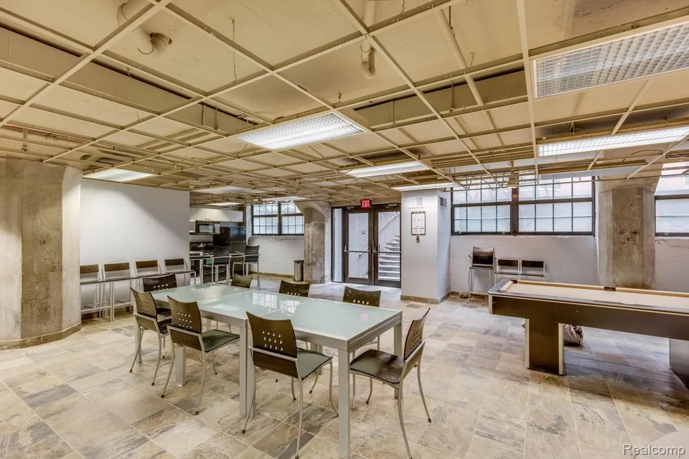 6533 E Jefferson Avenue #322 Detroit City, MI 48207