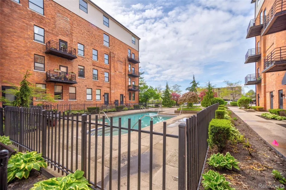 6533 E Jefferson Avenue #322 Detroit City, MI 48207