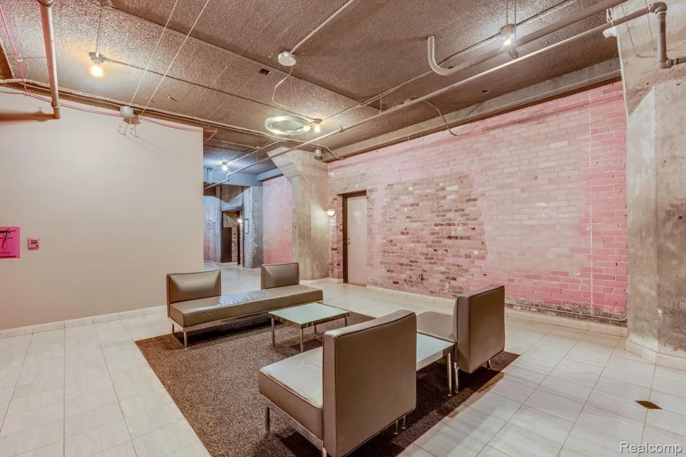 6533 E Jefferson Avenue #322 Detroit City, MI 48207