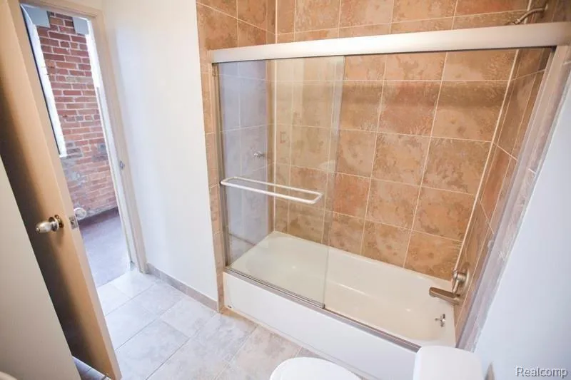 6533 E Jefferson Avenue #322 Detroit City, MI 48207