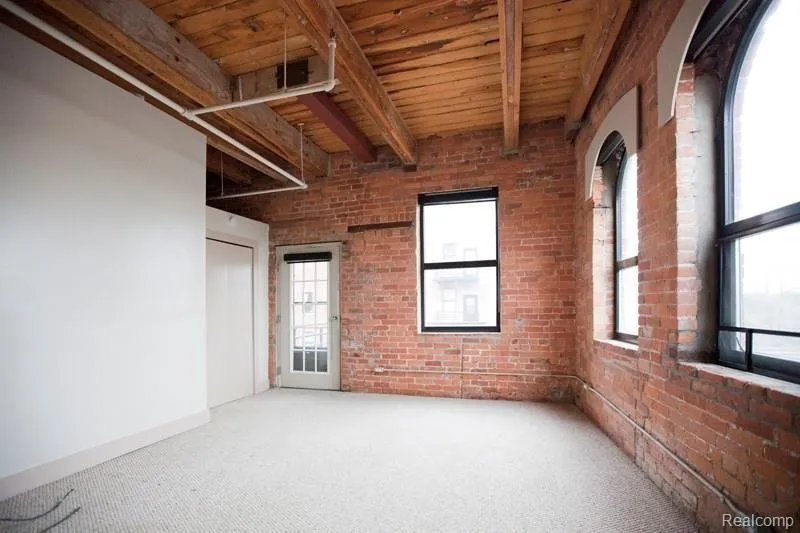 6533 E Jefferson Avenue #322 Detroit City, MI 48207