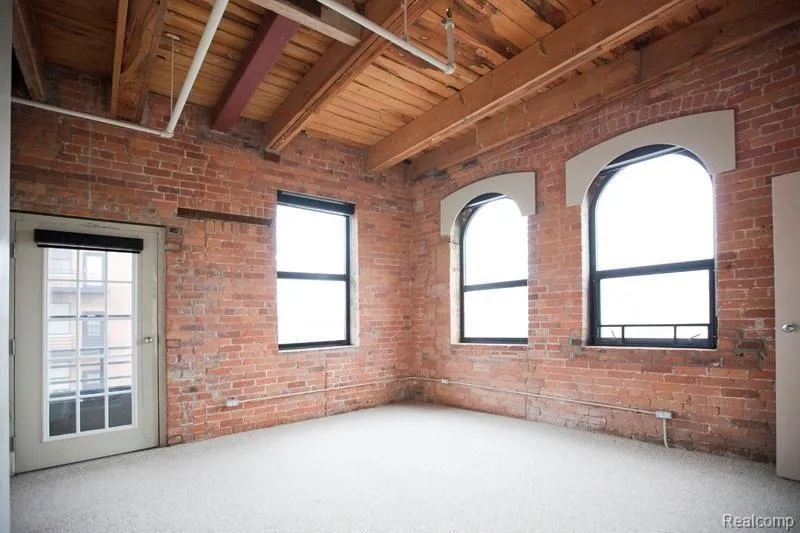 6533 E Jefferson Avenue #322 Detroit City, MI 48207