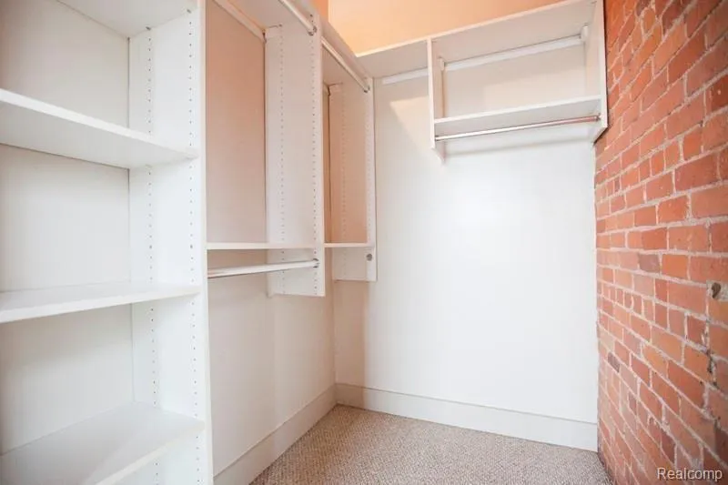 6533 E Jefferson Avenue #322 Detroit City, MI 48207