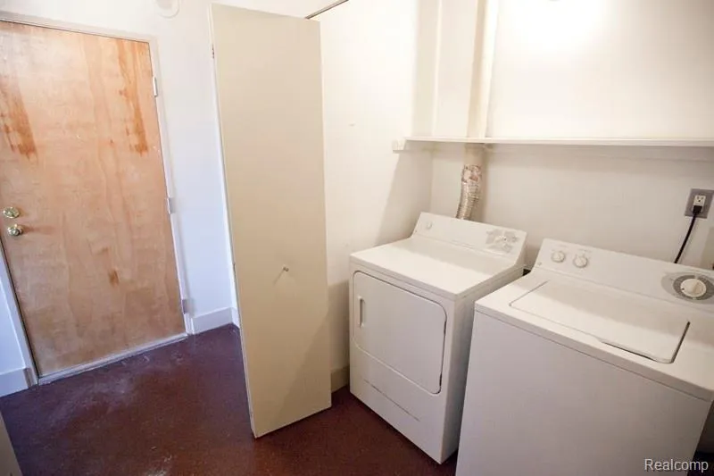 6533 E Jefferson Avenue #322 Detroit City, MI 48207