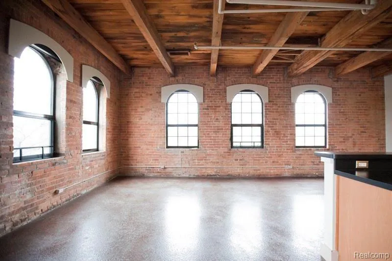 6533 E Jefferson Avenue #322 Detroit City, MI 48207