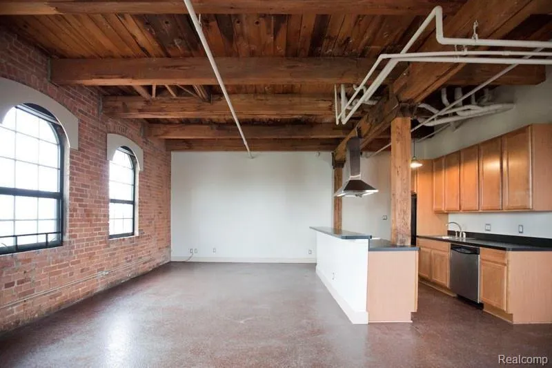 6533 E Jefferson Avenue #322 Detroit City, MI 48207