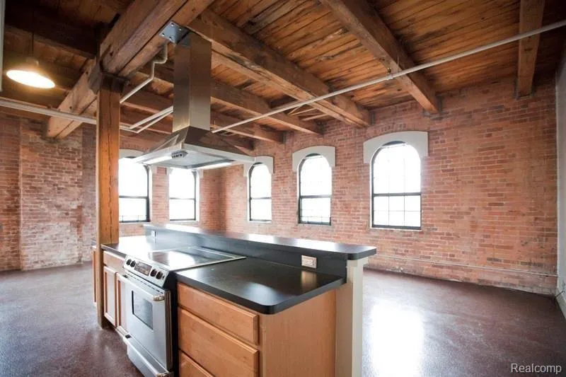 6533 E Jefferson Avenue #322 Detroit City, MI 48207
