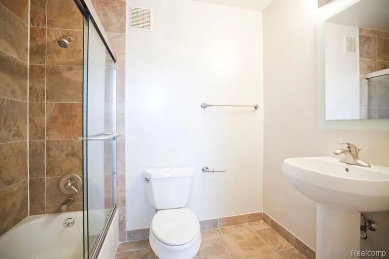 6533 E Jefferson Avenue #322 Detroit City, MI 48207