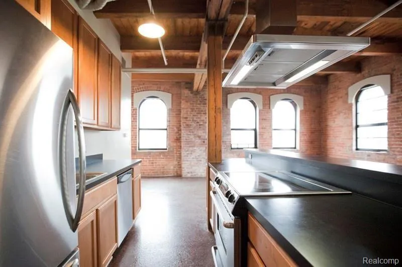 6533 E Jefferson Avenue #322 Detroit City, MI 48207