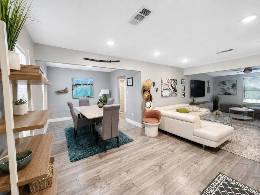 2043 Des Jardines Street Houston, TX 77023